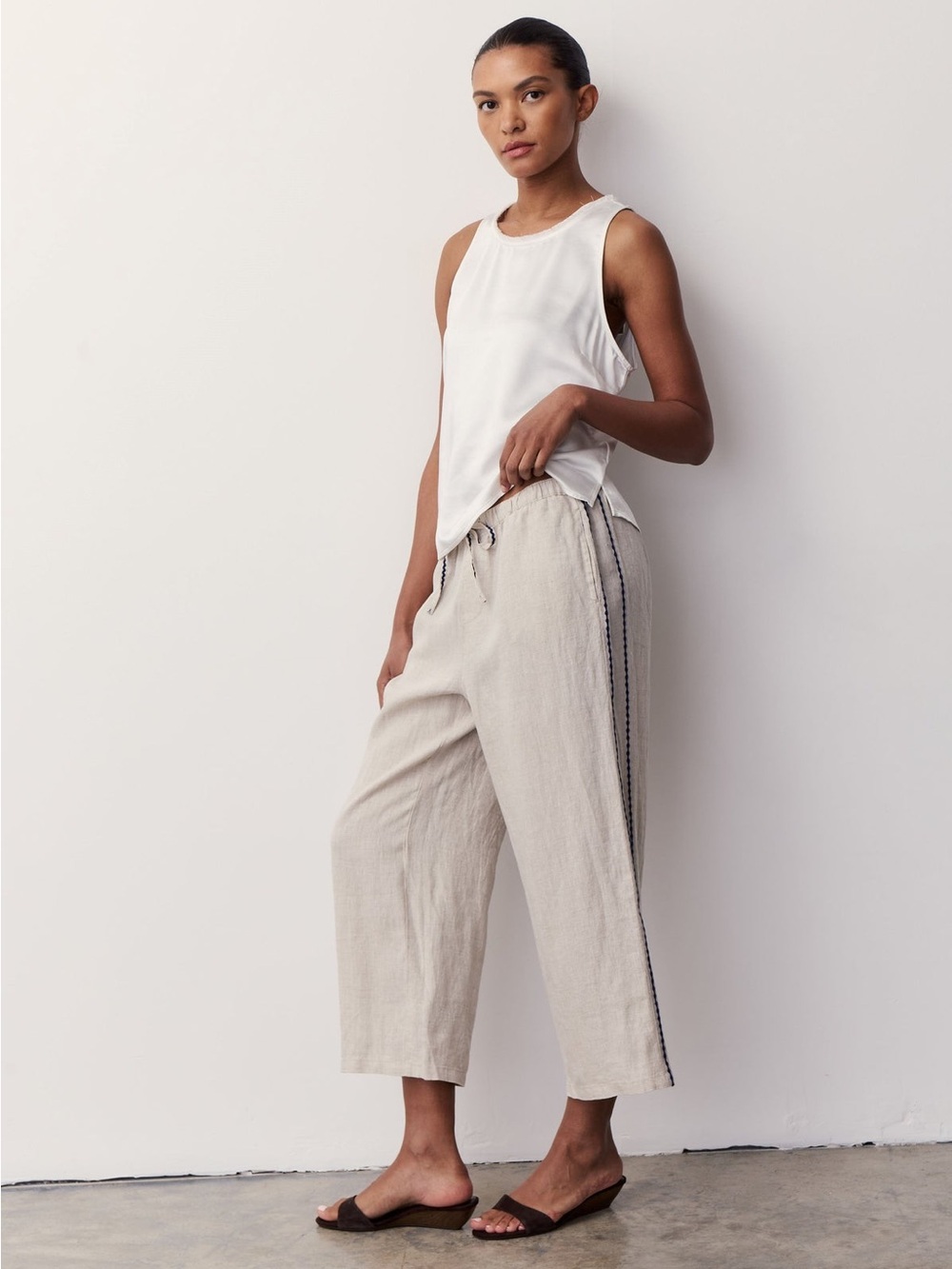 Melissa Nepton Linen Cropped Pants Small Beige Blue Trim Drawstring Wide Leg